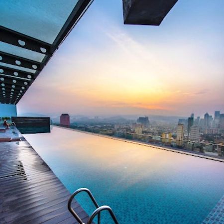 Хостел Regalia Skypool Klcc Куала-Лумпур Экстерьер фото