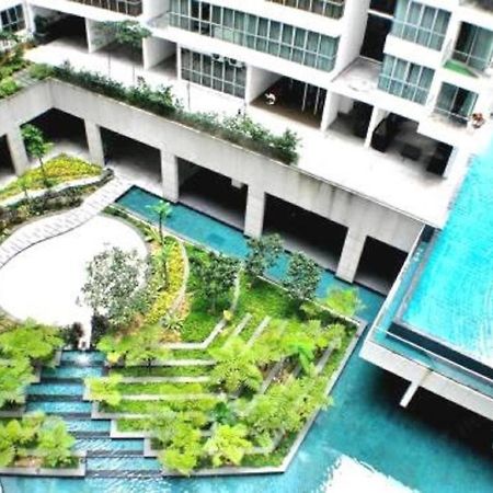 Хостел Regalia Skypool Klcc Куала-Лумпур Экстерьер фото