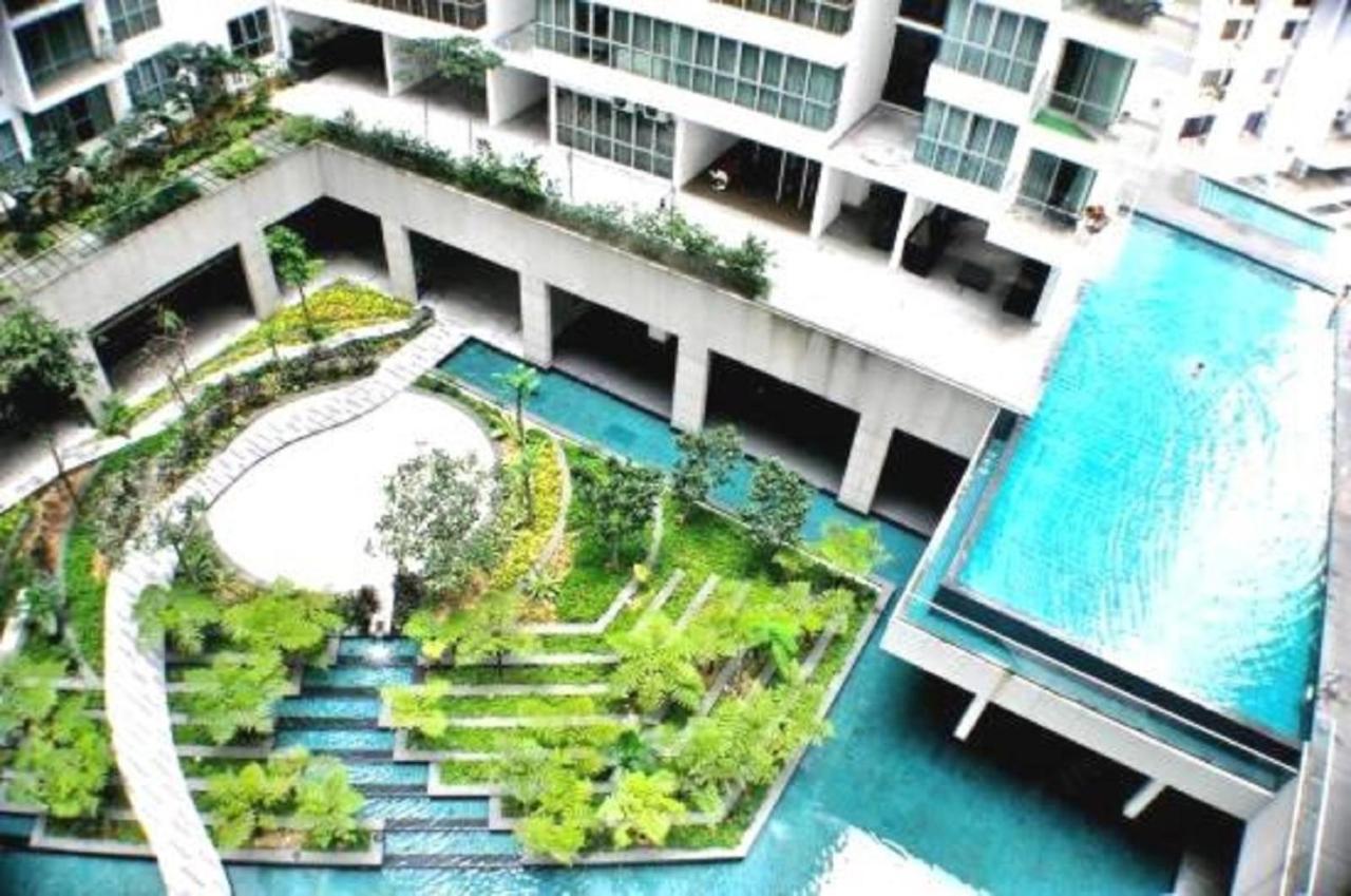Хостел Regalia Skypool Klcc Куала-Лумпур Экстерьер фото