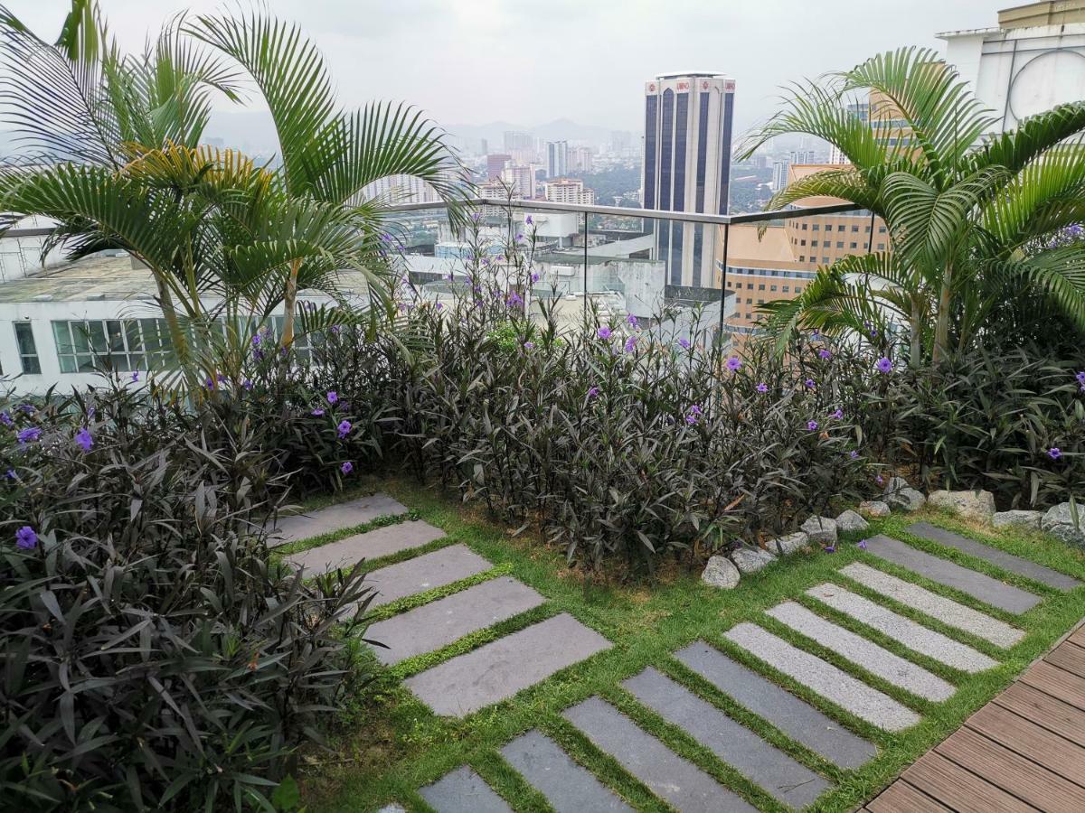 Хостел Regalia Skypool Klcc Куала-Лумпур Экстерьер фото